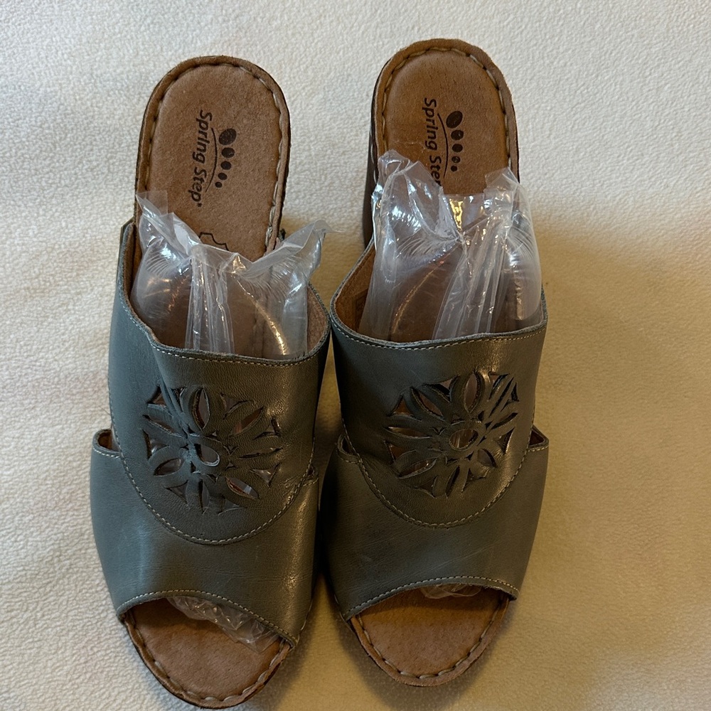 NWT Spring Step Women's gray leather slide wedge platform  sandals size 41/10